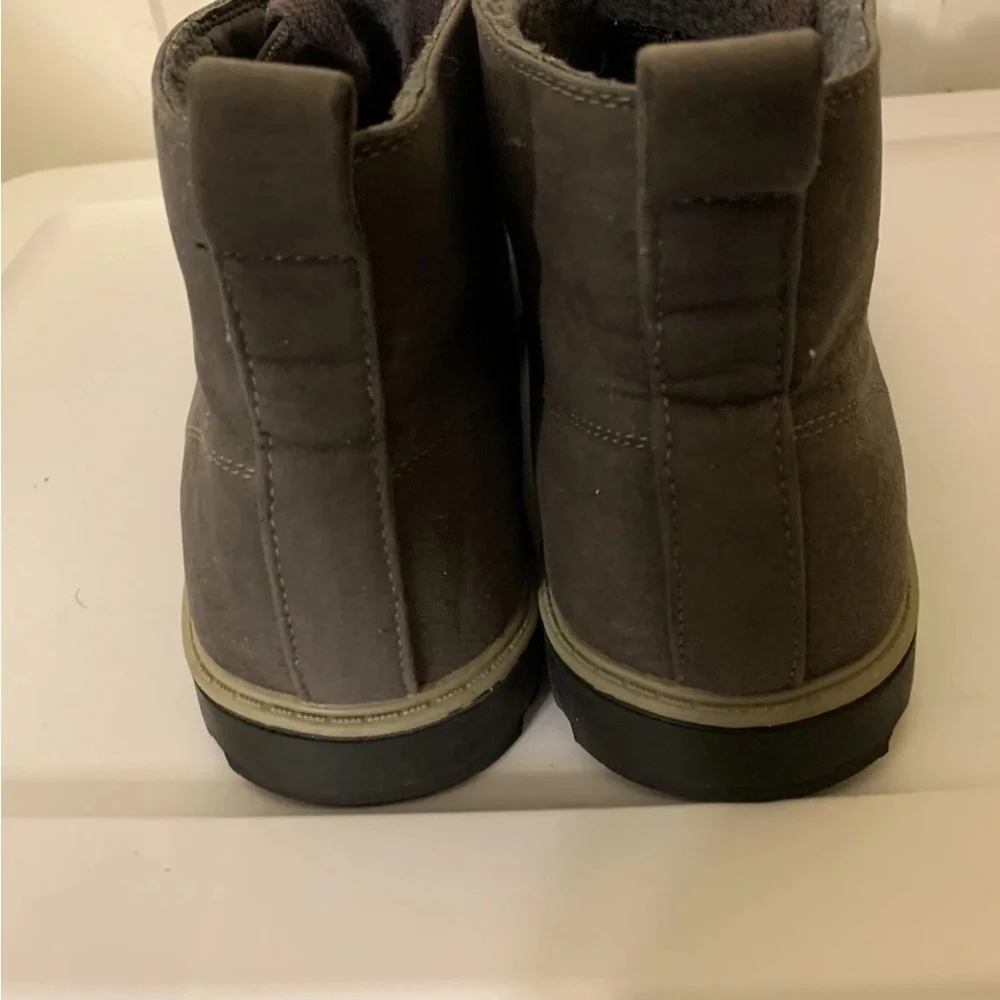 Carbon Men's‎ Sz 11 Gray Chukka Boots faux suede